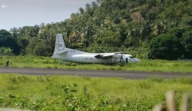 image Aérien : Un avion R Komor a fait une sortie de piste à l’aéroport d’Anjouan